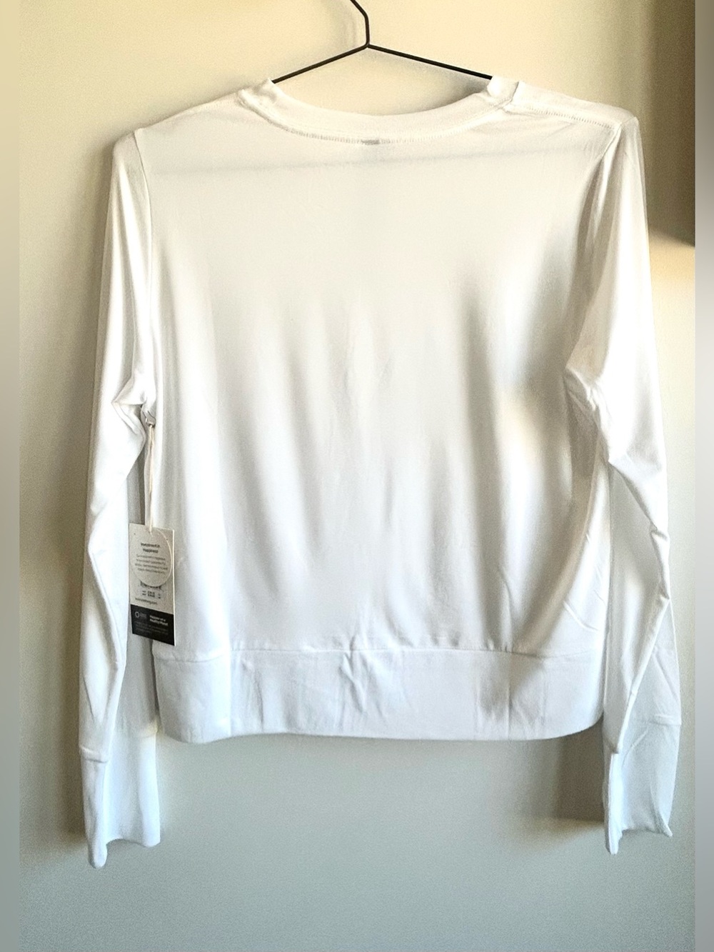Vuori White Daydream Long Sleeve Crew Tee - Picture 2 of 4